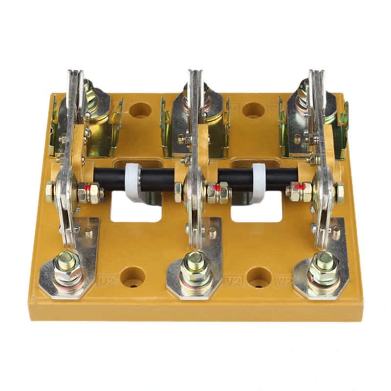 100 A 4 polių izoliacinis jungiklis